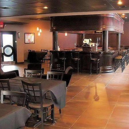 Causeway Bay Hotel Lansing Esterno foto