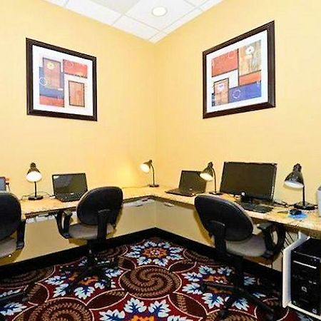 Causeway Bay Hotel Lansing Esterno foto