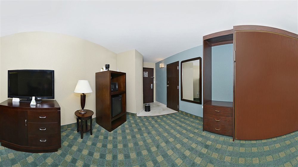 Causeway Bay Hotel Lansing Esterno foto