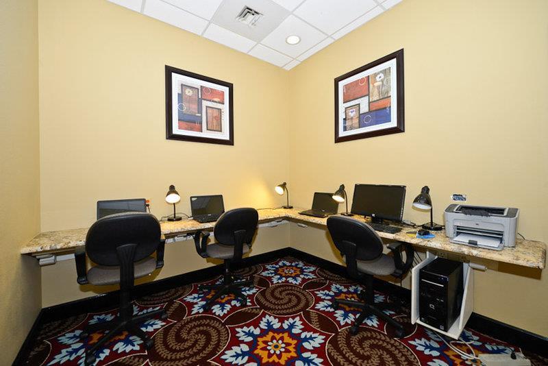 Causeway Bay Hotel Lansing Servizi foto