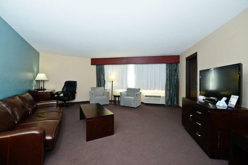 Causeway Bay Hotel Lansing Esterno foto