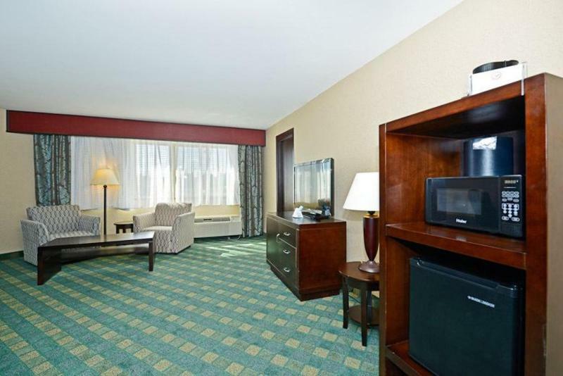 Causeway Bay Hotel Lansing Esterno foto